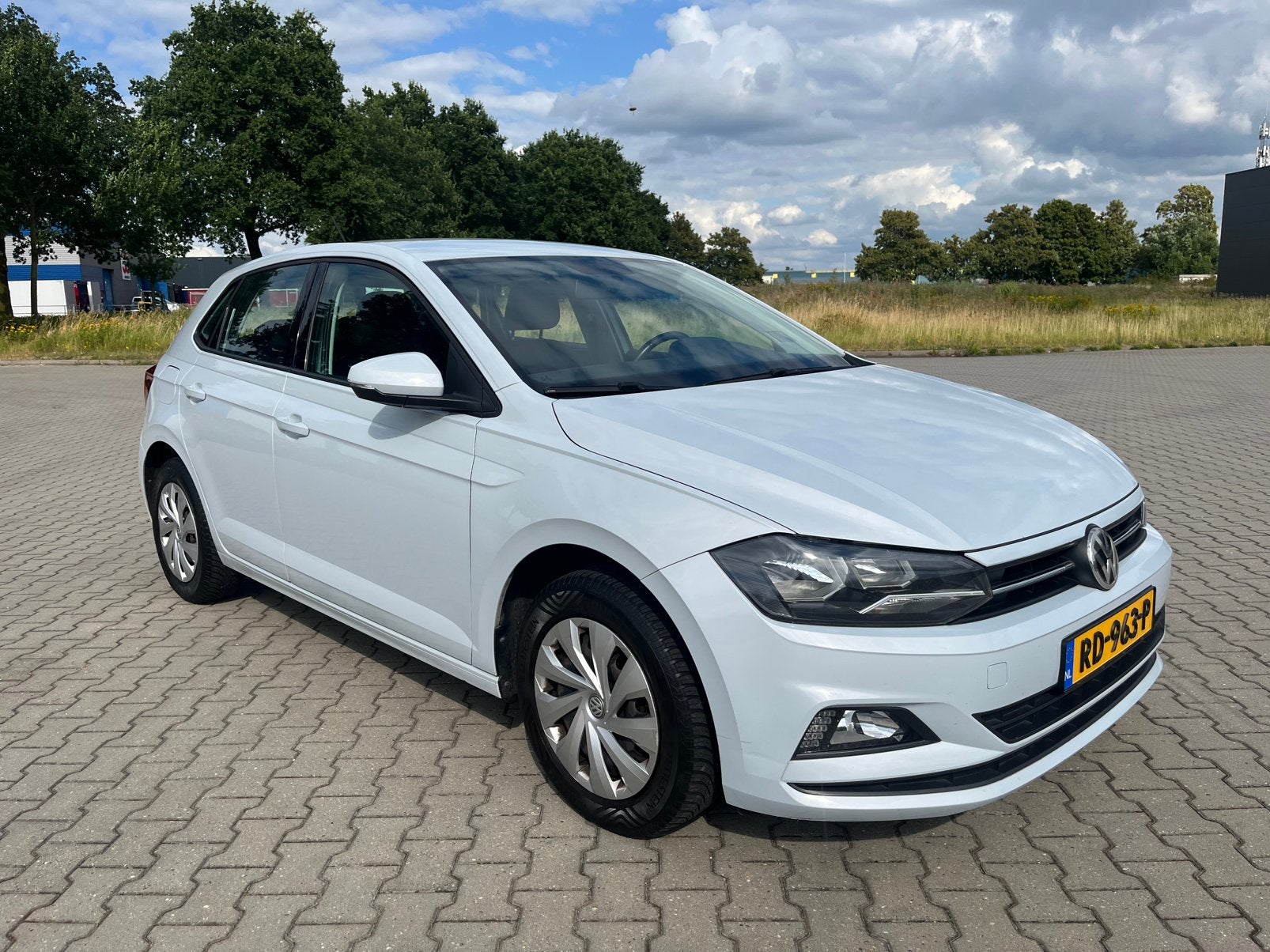 Volkswagen Polo 1.0 TSI  5D 2017 Apple Carplay NAP, Voorwielaandrijving, Stof, 40 €/maand, Zwart