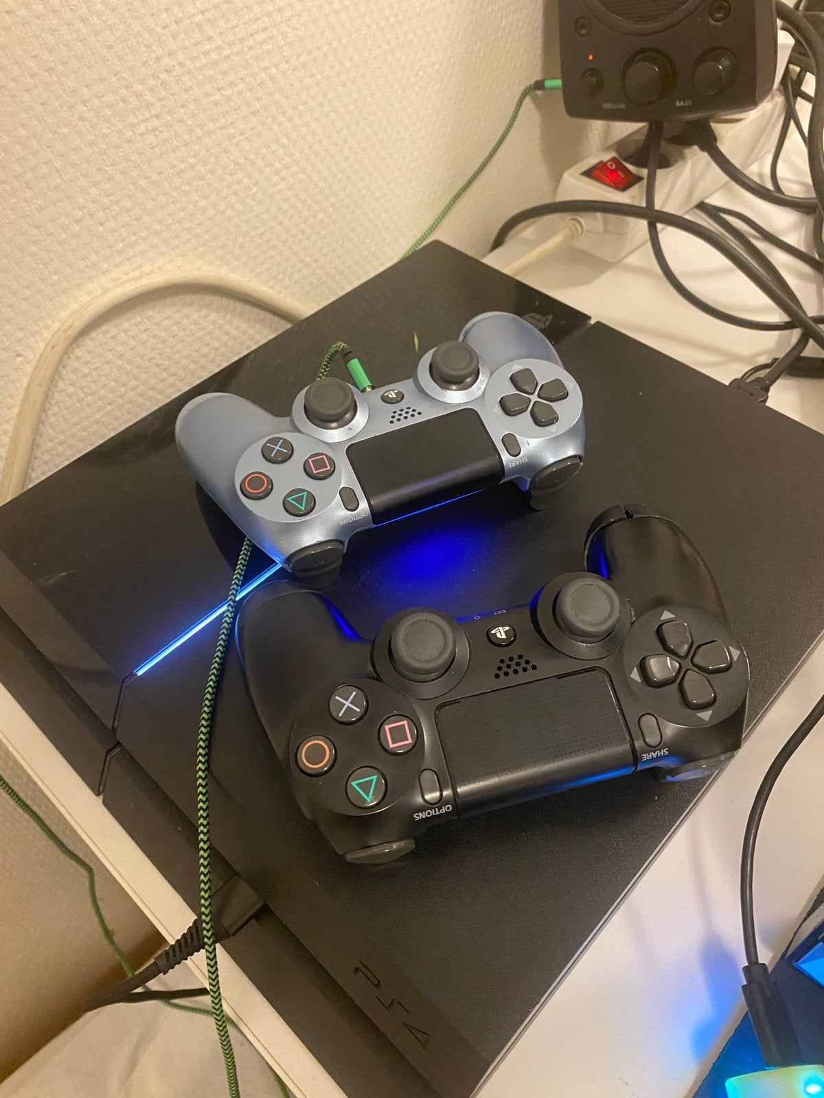 PlayStation 4 (PS4) met defecte diskdrive, Ophalen, Niet werkend, Met 2 controllers