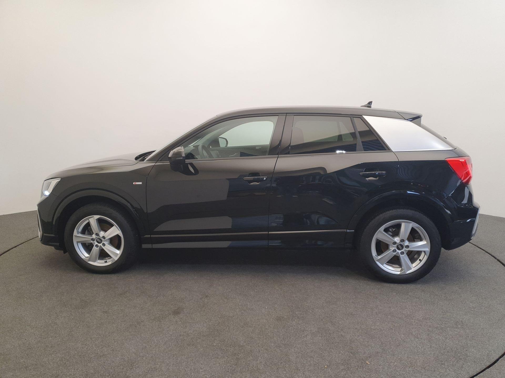 Audi Q2 35 TFSI 150pk S-Tronic S-Line Climatronic, Winterpak, Auto's, 12 maanden, 4 cilinders, Leder en Stof, Zwart