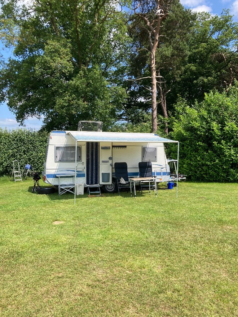 Ruime en complete Fendt Saphir caravan met vast bed, Caravans en Kamperen, Caravans, Particulier, tot en met 4, 1000 - 1250 kg