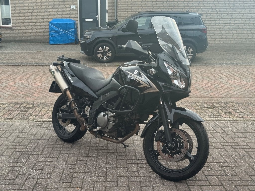 Suzuki V-strom DL650 2011 Zwart - Zeer nette staat, Motoren, 2 cilinders, Sportuitlaat, Motorrijbewijs A, Gebruikt
