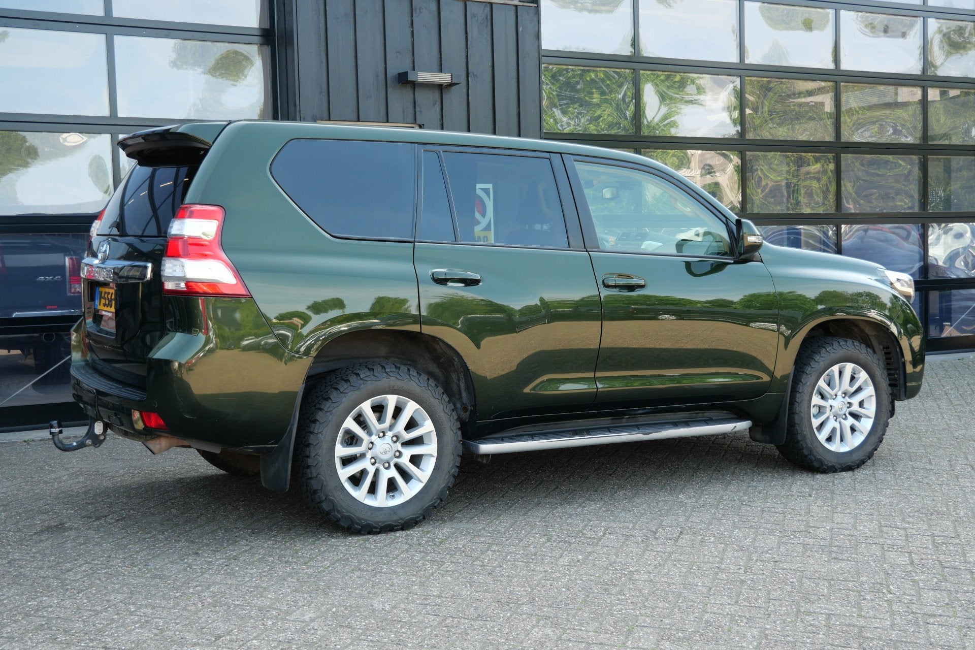 Toyota Land Cruiser 3.0 D-4D-F Executive Window Van | Grijs, Auto's, Euro 5, Gebruikt, Zwart, Leder