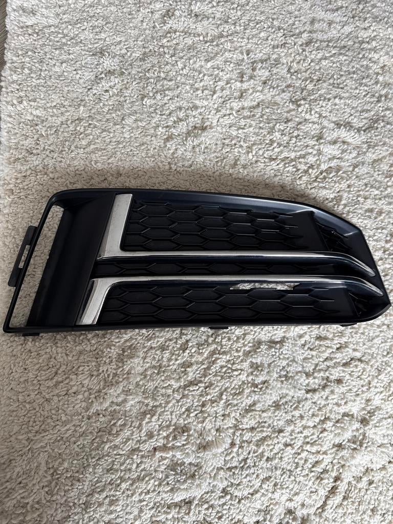 Audi A4 B9 S-Line mistlamp rooster rechts 8W0.807.682.F, Rechts, Nieuw, Bumper, Audi