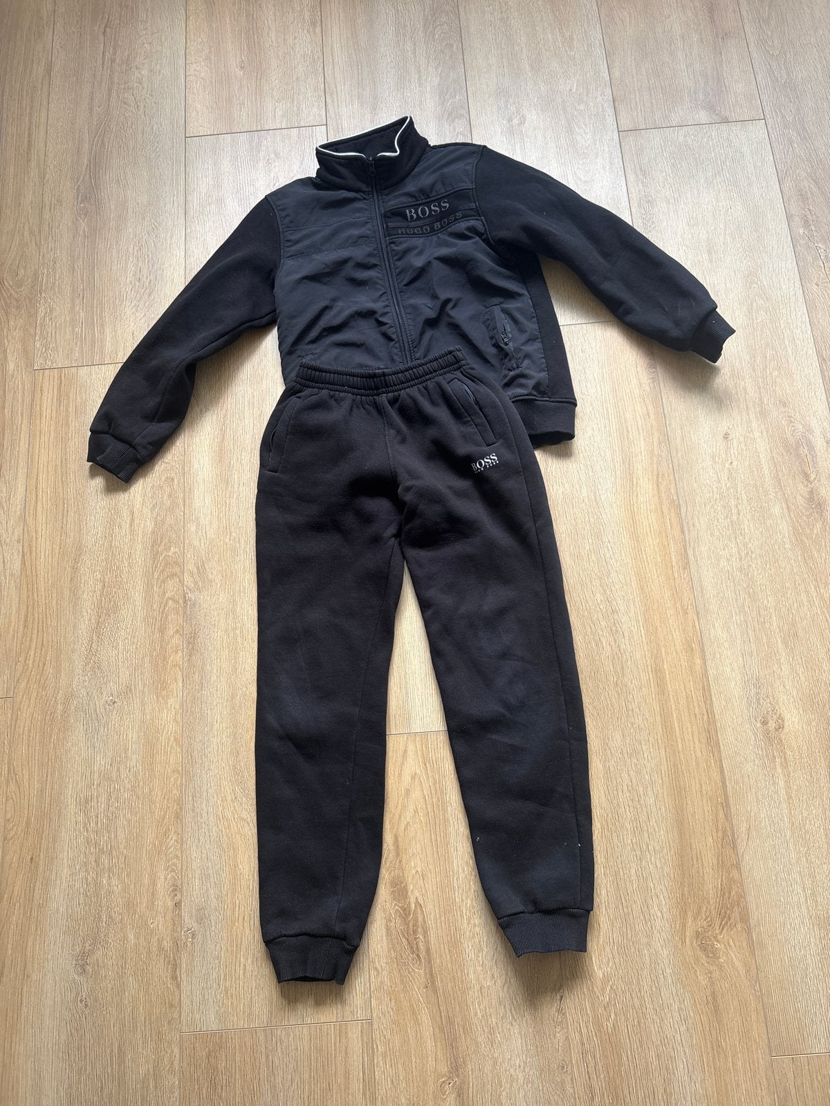 BOSS Hugo Boss Trainingspak Zwart Maat 164/176, Ophalen of Verzenden, Gebruikt, Jongen, Setje