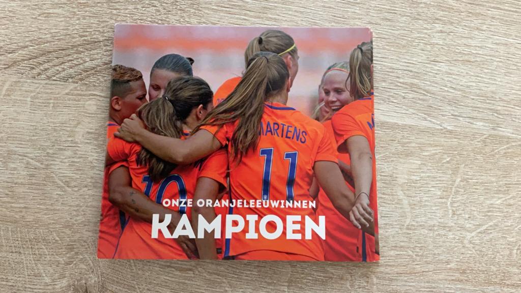 Zilveren postzegel onze oranjeleeuwinnen kampioen, Ophalen of Verzenden, Na 1940, Postfris