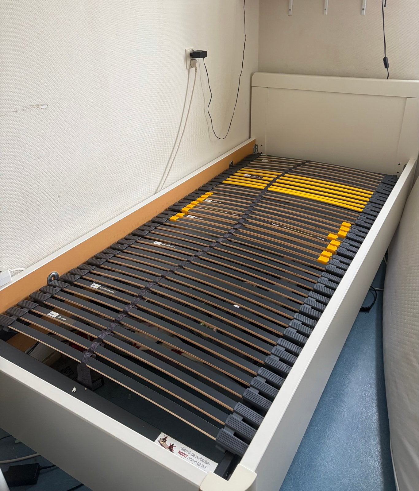 Eenpersoonsbed met verstelbare lattenbodem, Ophalen, 90 cm, Eenpersoons, Wit