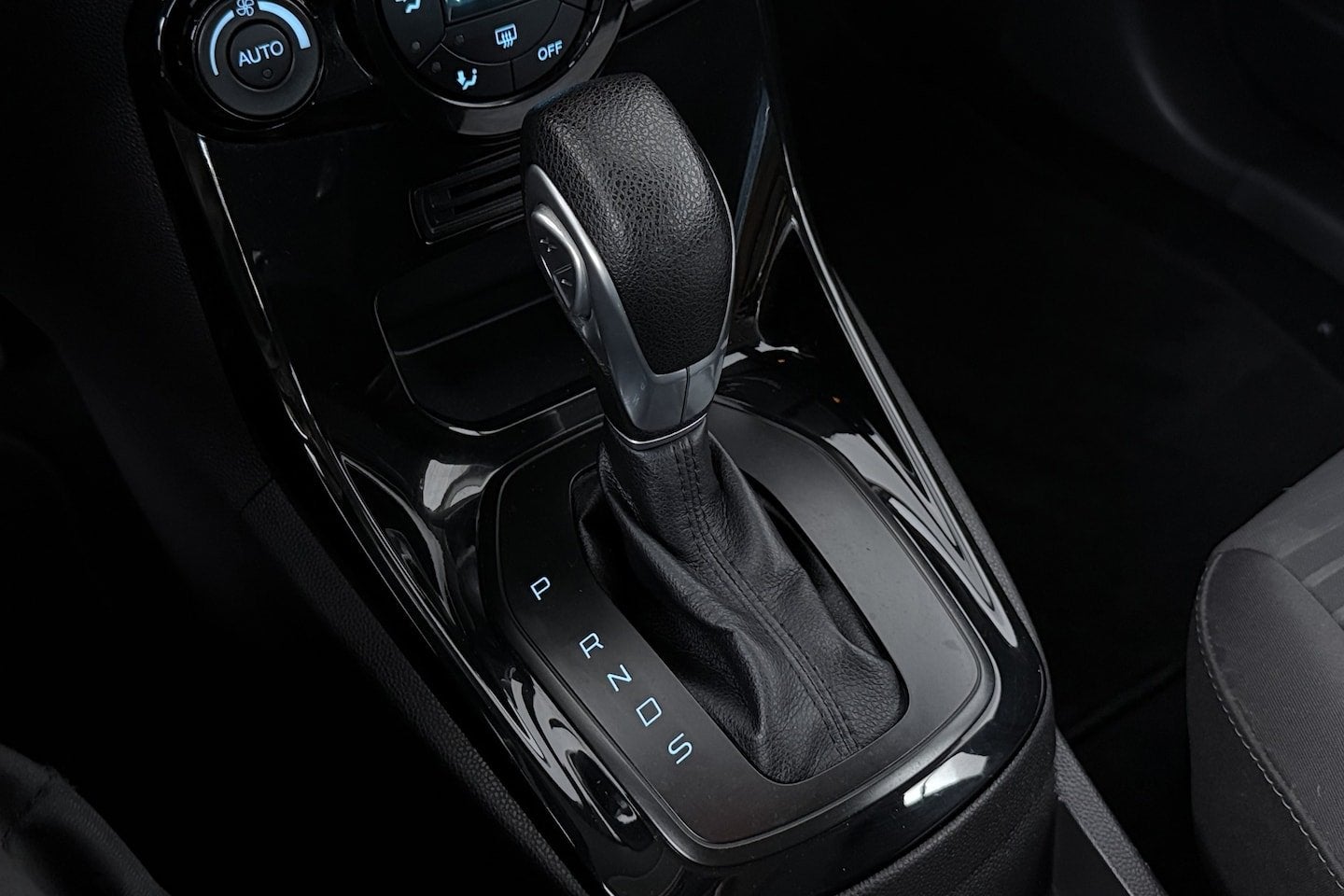 Foto 21 van Ford Fiesta 1.0 EcoBoost Titanium Automaat (NAVIGATIE, CRUIS