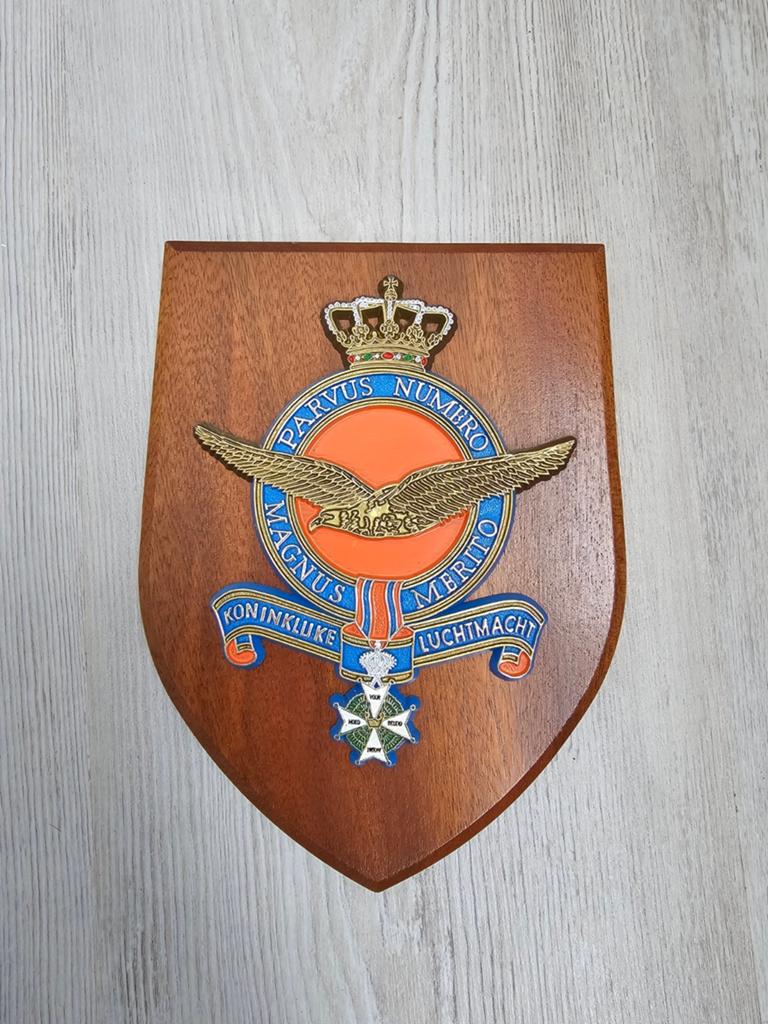 Wapenschild koninklijke luchtmacht, Verzamelen, Militaria | Algemeen, Ophalen of Verzenden, Luchtmacht, Nederland, Embleem of Badge