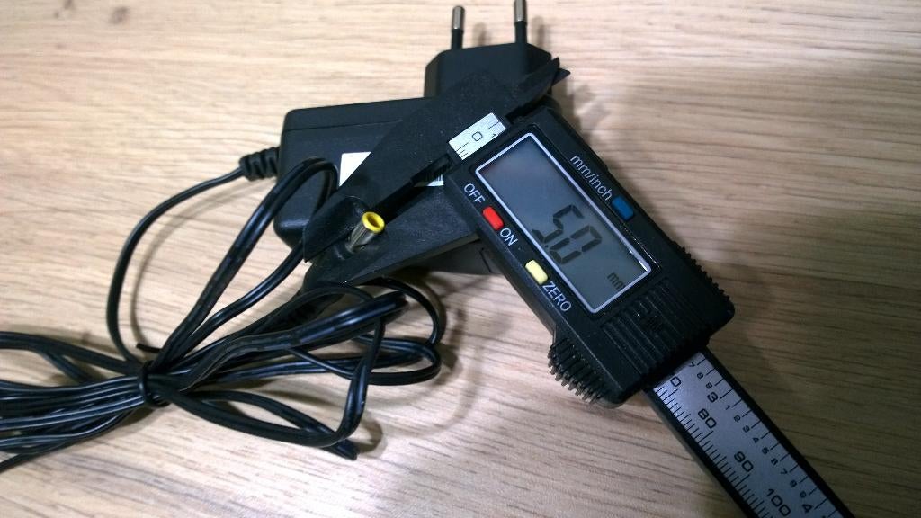 2x Arris Adapter 220V naar 12V 1.0A, Ophalen, Gebruikt