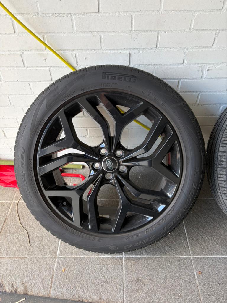 range rover evoque wielen zwart, Auto-onderdelen, Banden en Velgen, Ophalen, Banden en Velgen, 235 mm, All Season