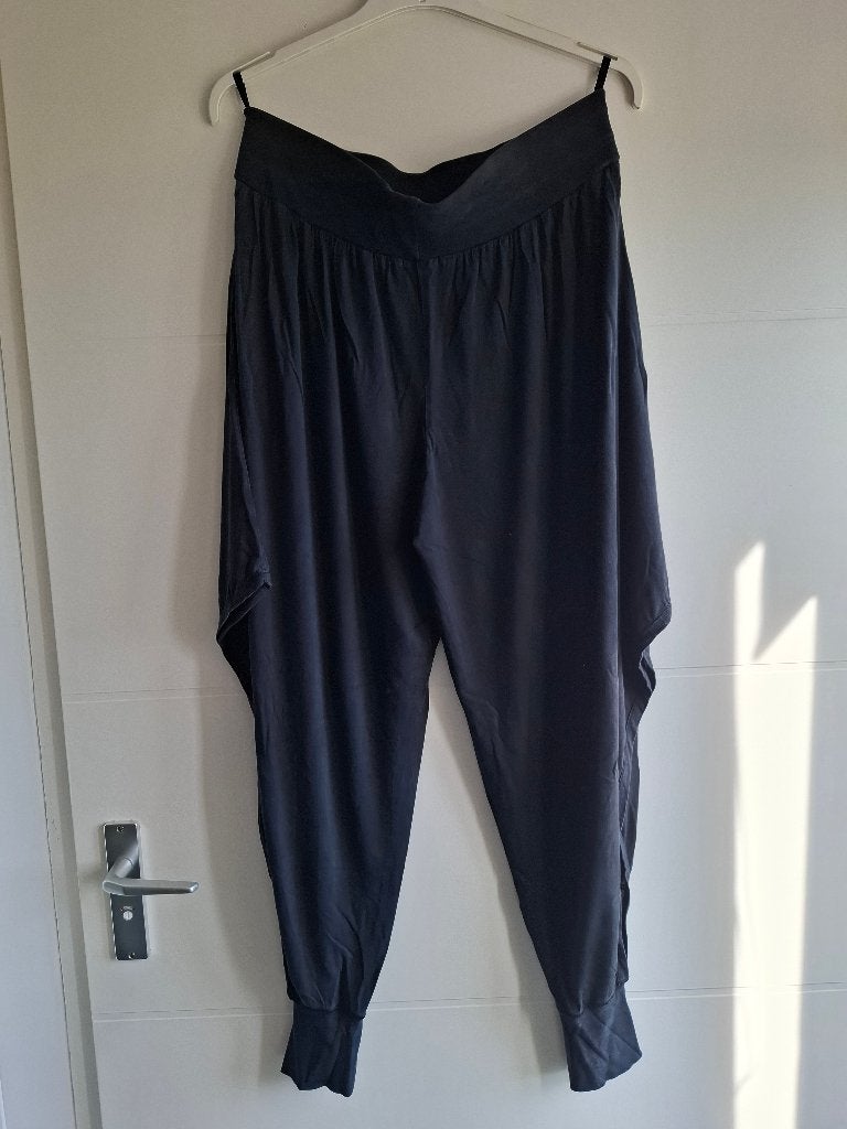 Hebbeding harembroek zwart ongeveer maat 48, Zwart, Hebbeding, Ophalen of Verzenden, Gedragen
