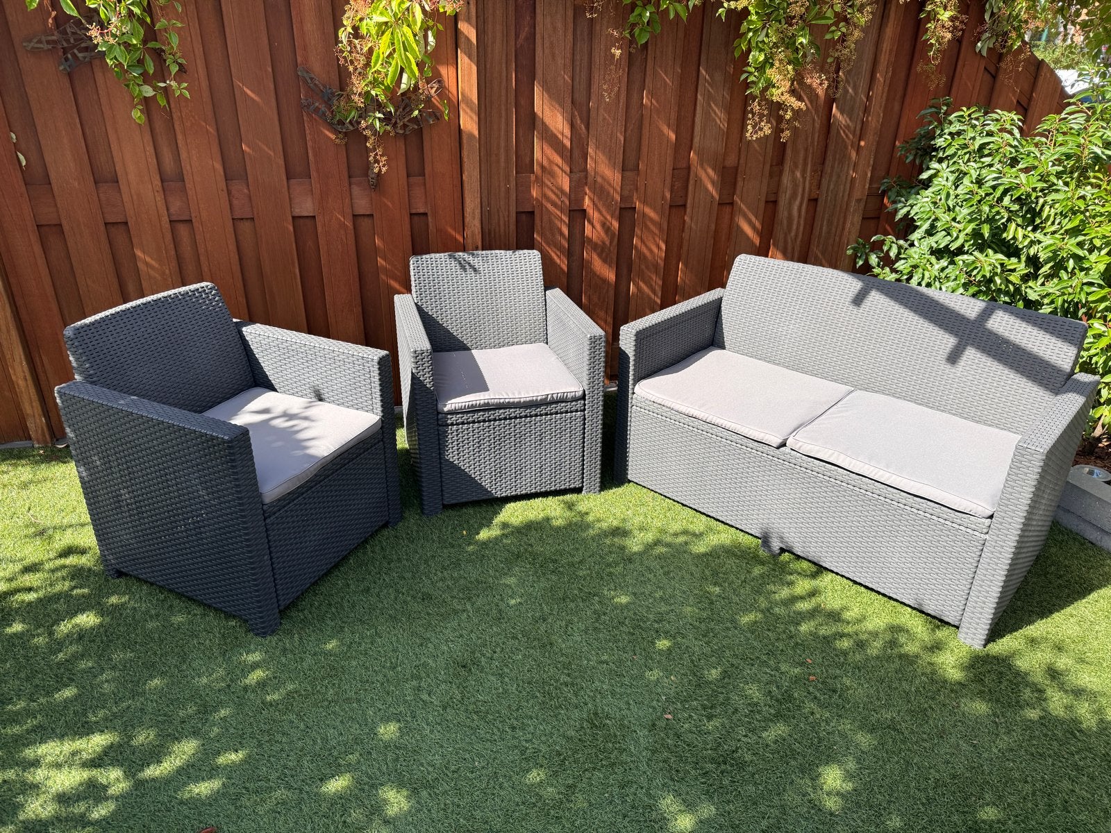 Allibert Tuinset met 2 stoelen en bankje (incl. kussens), Tuin en Terras, Ophalen, 4 zitplaatsen, Kunststof, Gebruikt