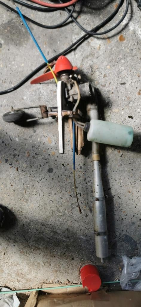 Oude modelvliegtuig motor met propeller, Ophalen of Verzenden