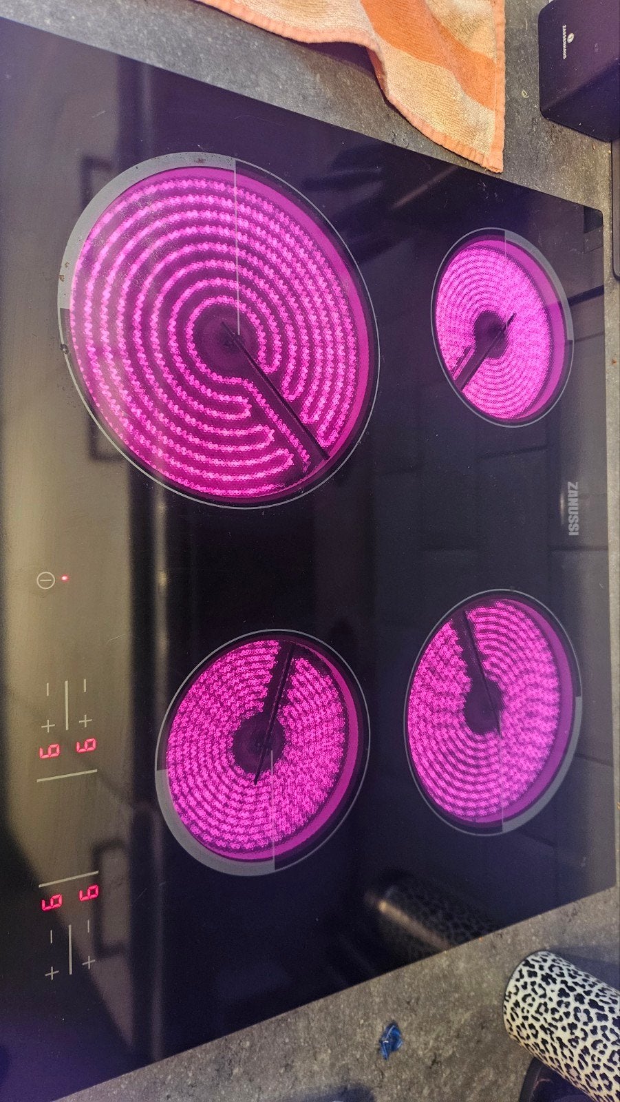 Zanussi Keramische Kookplaat 60 cm - Werkt perfect, Witgoed en Apparatuur, Kookplaten, Gebruikt, Keramisch, Inbouw, 4 kookzones