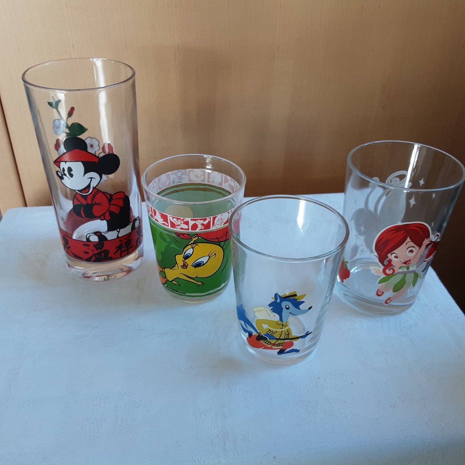 Vintage oude kinderglazen met Walt Disney afbeeldingen., Verzamelen, Ophalen of Verzenden, Gebruikt, Frisdrankglas