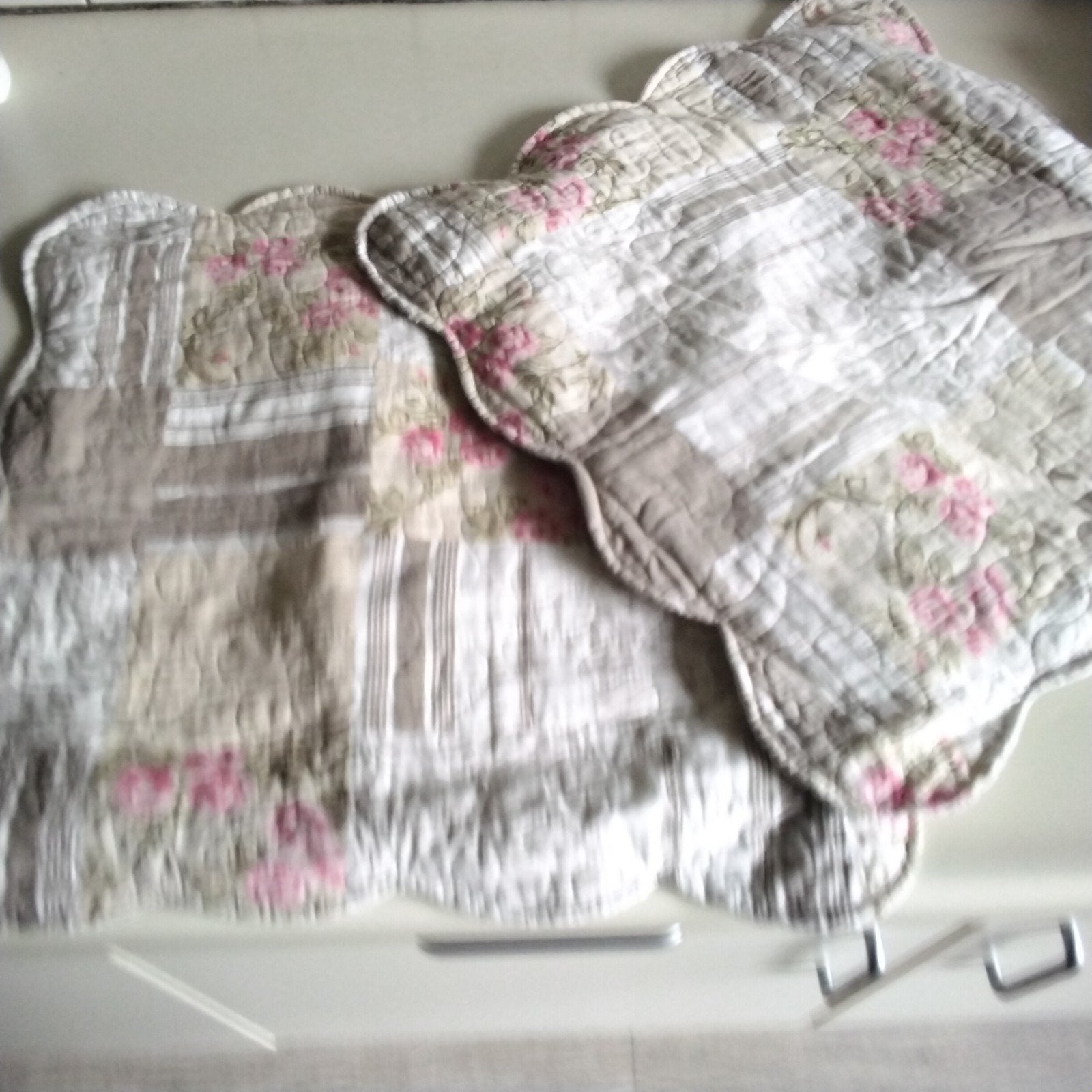 2 kussenhoezen in pasteltinten, Gebruikt, Meerkleurig, Met print, Ophalen of Verzenden