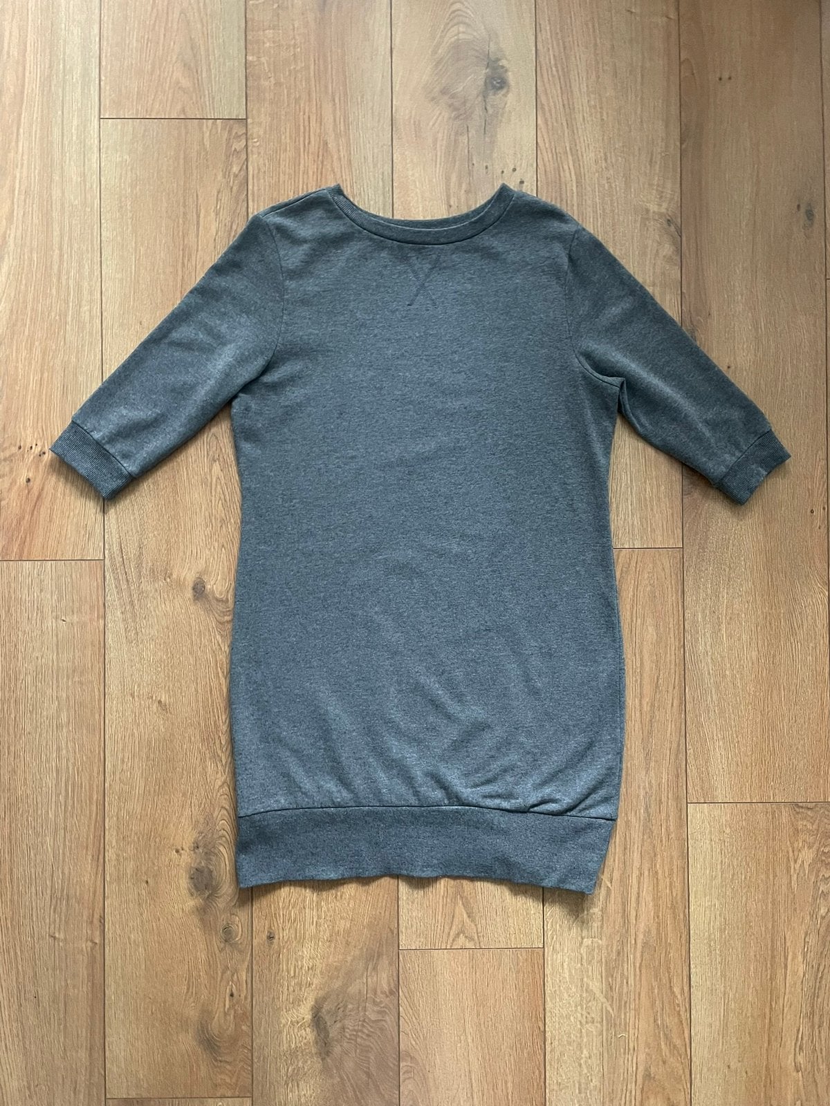 Nikkie leuke grijze jurk van sweatstof en 3/4 mouw maat 42, Kleding | Dames, Maat 42/44 (L), Ophalen of Verzenden, Grijs, Gedragen