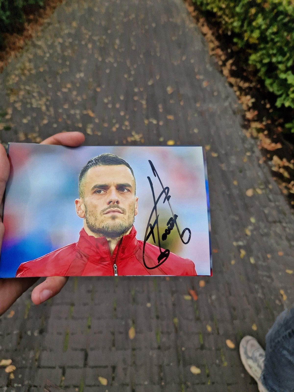 gesigneerde filip kostic foto met bewijs, Verzamelen, Ophalen of Verzenden, Nieuw, A4 of kleiner, Film en Tv