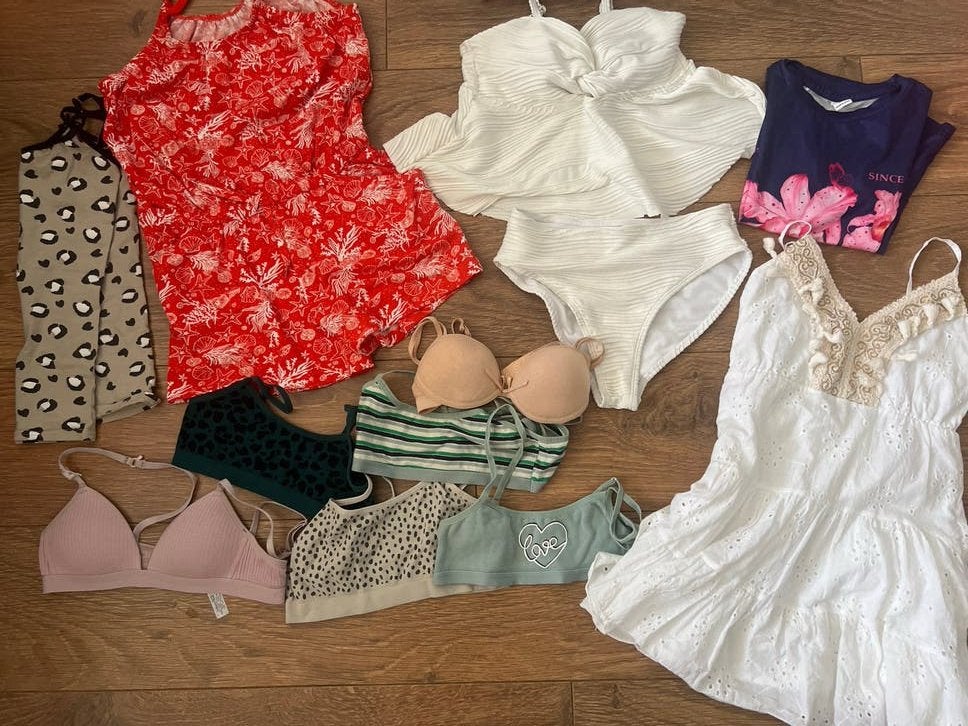Zomerkleding pakket: bikini's, jurkjes en meer134-140, Kleding | Dames, Ophalen of Verzenden, Gedragen, Meerkleurig, Overige typen