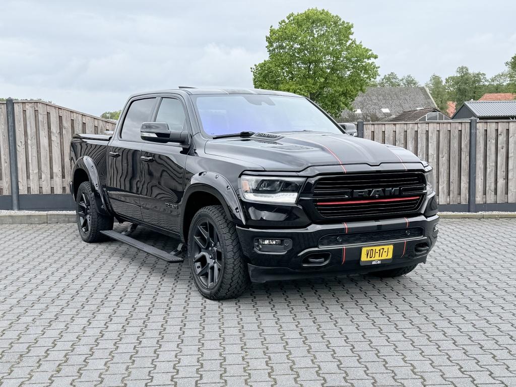 Dodge Ram 1500 5.7 HEMI V8 4x4 CC LARAMIE WIDE BODY NIGHT ED, Gebruikt, 5654 cc, 402 pk, Zwart