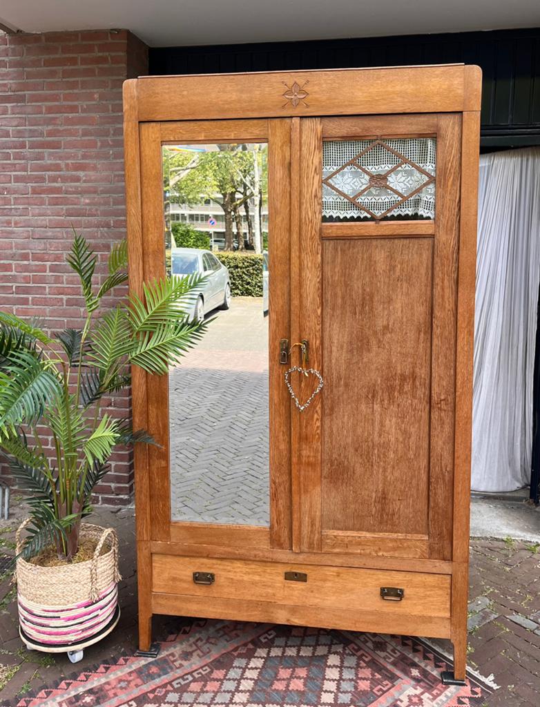 Leuke brocante kledingkast, Kinderen en Baby's, Kinderkamer | Commodes en Kasten, 50 tot 70 cm, 105 cm of meer, Ophalen of Verzenden