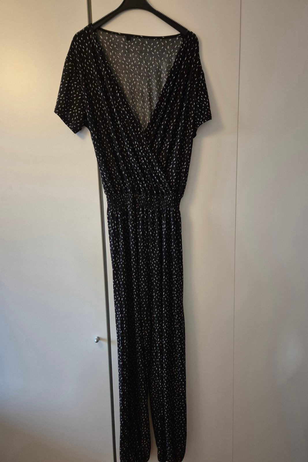 Comfortabele zwart-grijze jumpsuit - maat L/XL, Kleding | Dames, Ophalen of Verzenden, Zo goed als nieuw, Maat 46/48 (XL) of groter