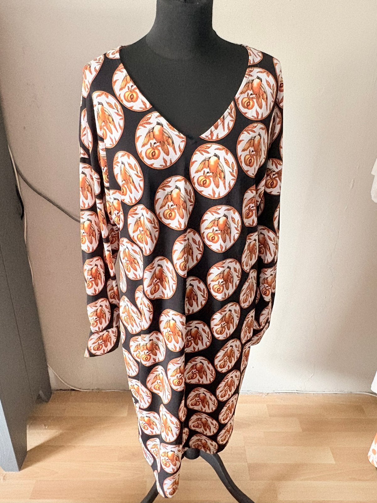 Norah jurk met hele mooie print mt 40 ZGAN, Kleding | Dames, Jurken, Ophalen of Verzenden, Zo goed als nieuw, Maat 38/40 (M)