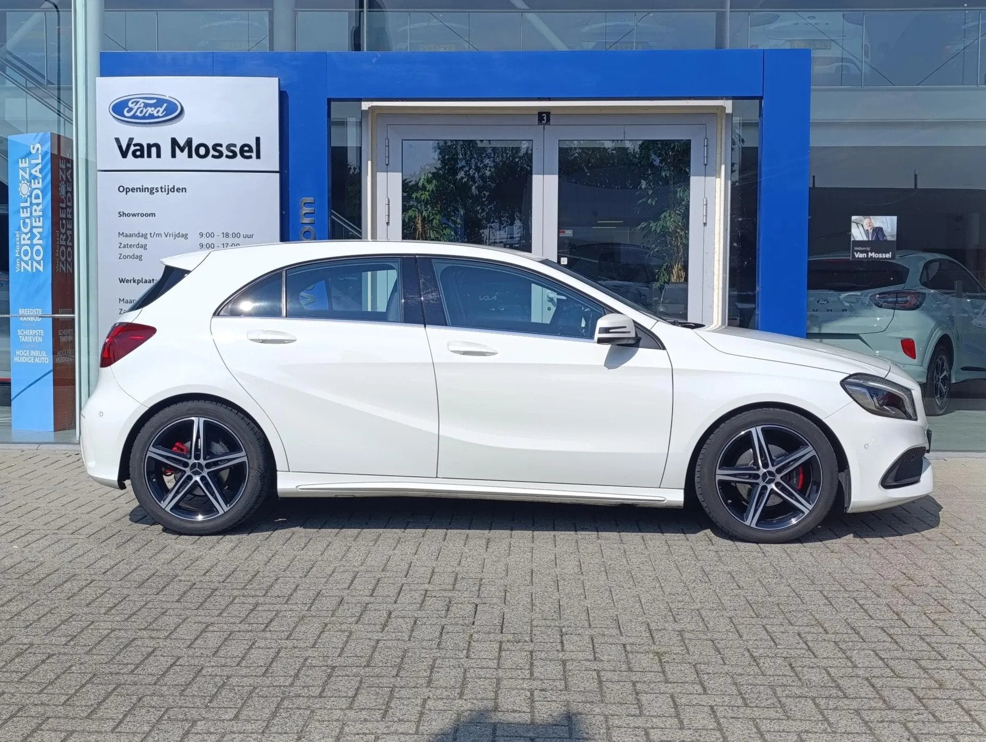 Mercedes-Benz A-Klasse 180 AMG Night Edition Plus (bj 2017), Gebruikt, 1295 kg, 4 cilinders, 1595 cc