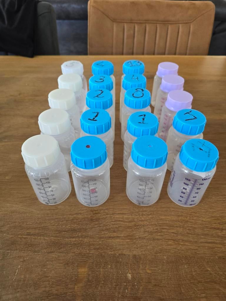 Zuigelingenflesjes moedermelk 130 ml - 20 stuks, Kinderen en Baby's, Babyvoeding en Toebehoren, Ophalen of Verzenden, Zo goed als nieuw