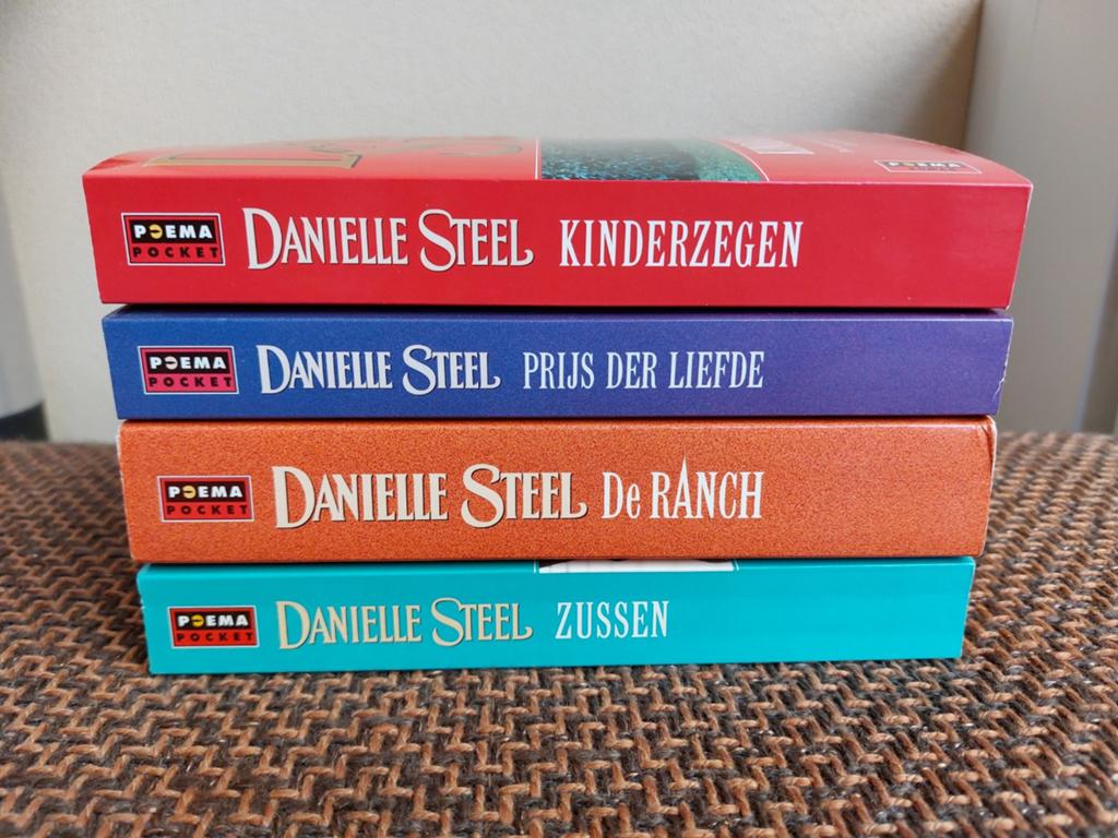 4 Danielle Steel: Kinderzegen, Prijs der Liefde, De Ranch, Ophalen of Verzenden, Gelezen, Danielle Steel