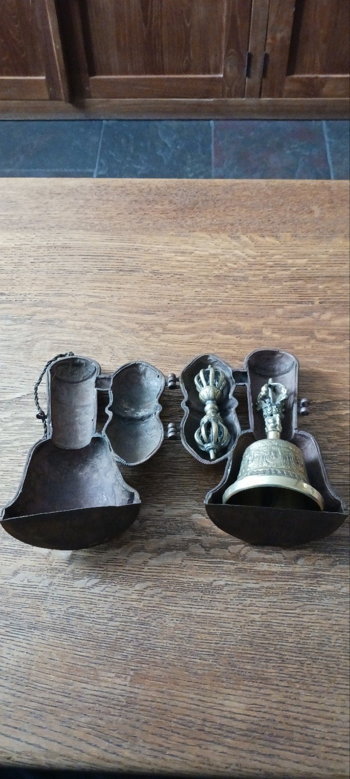 TIBETAANSE RITUELEN SET MET BEL GHANTA EN BLIKSEMKRUIS  DORJ, Ophalen of Verzenden