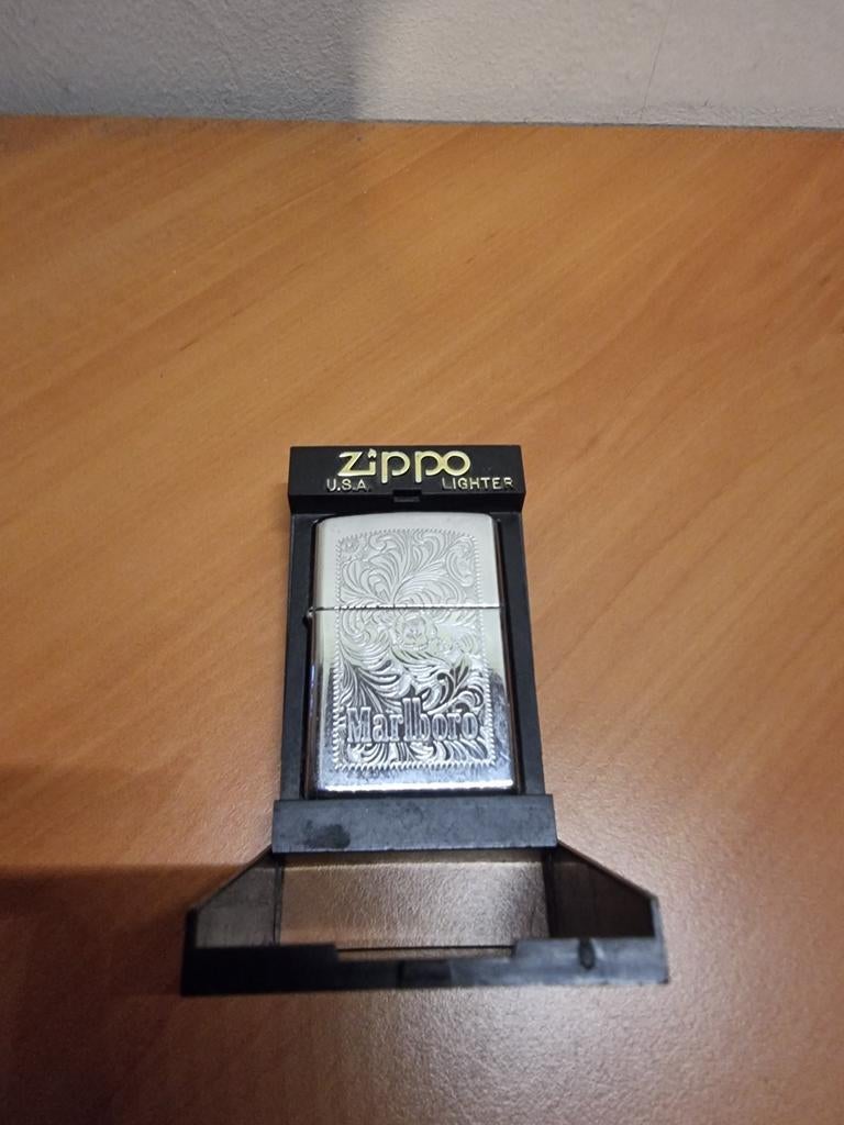 Marlboro Zippo Venetian design XVI 2000 ongevuurd, Verzenden, Nieuw, Aansteker