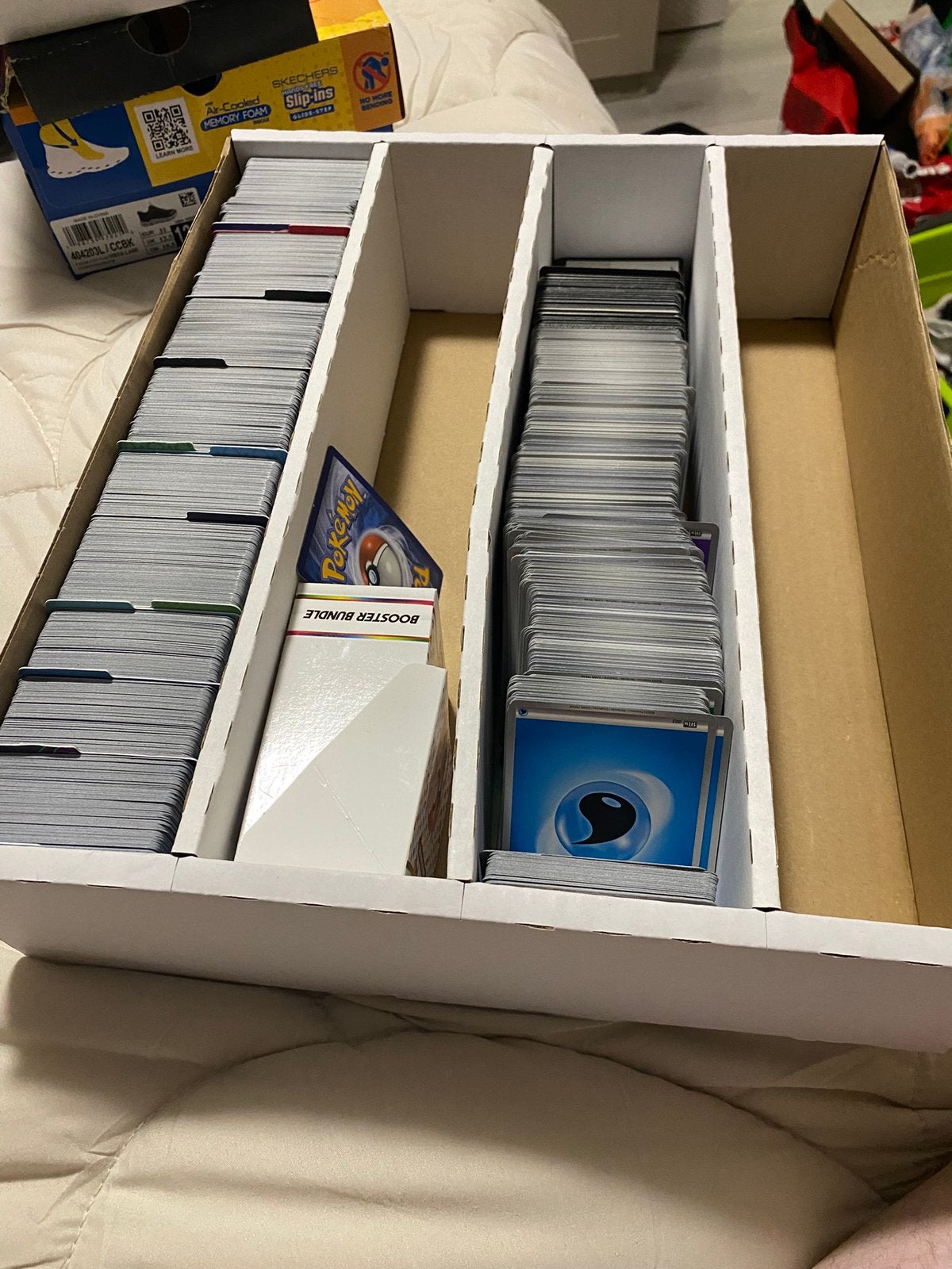 Stapel pokemon kaarten en stapel energie kaarten, Ophalen of Verzenden, Zo goed als nieuw, Hout, Cd's