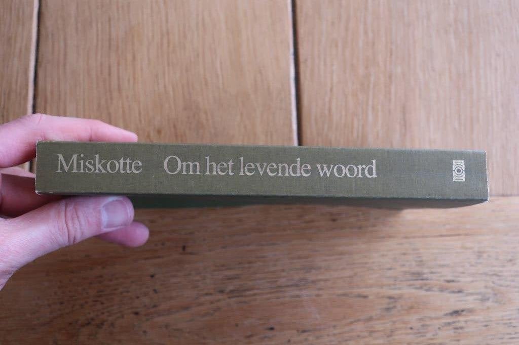 Om het levende woord Miskotte, Ophalen of Verzenden, Zo goed als nieuw, Christendom | Katholiek