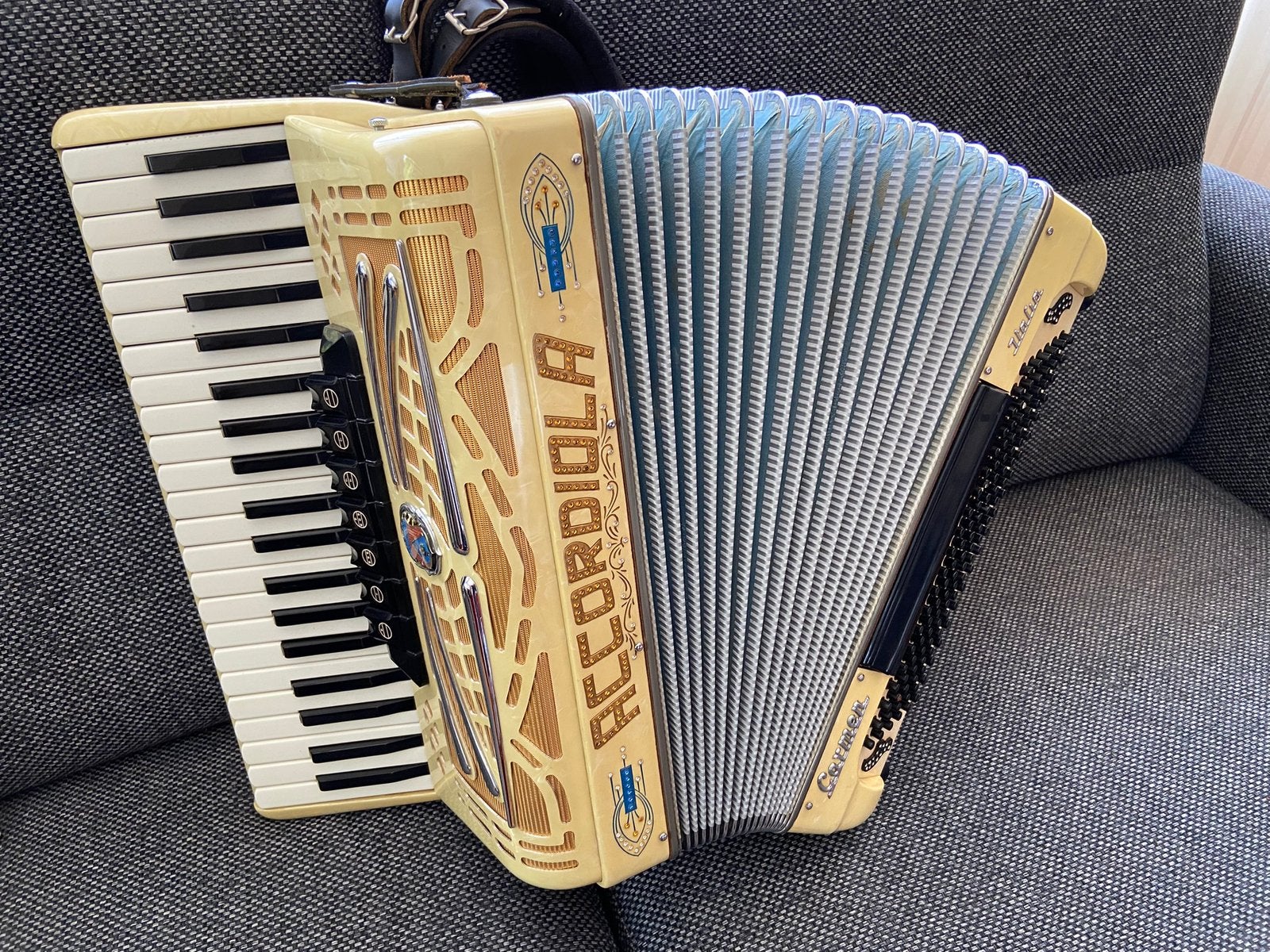 Accordiola Carmen, Gebruikt, Met koffer, Accordiola, 120-bas