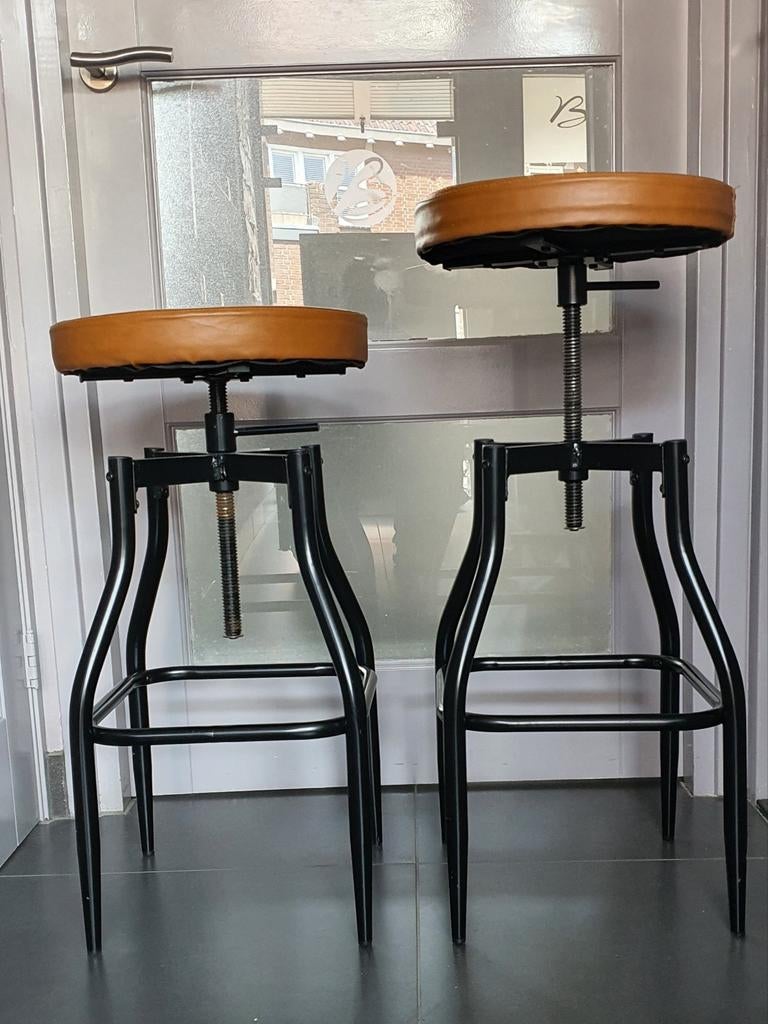 2 Retro Krukken, Huis en Inrichting, Barkrukken, Ophalen, Zo goed als nieuw, 60 tot 90 cm