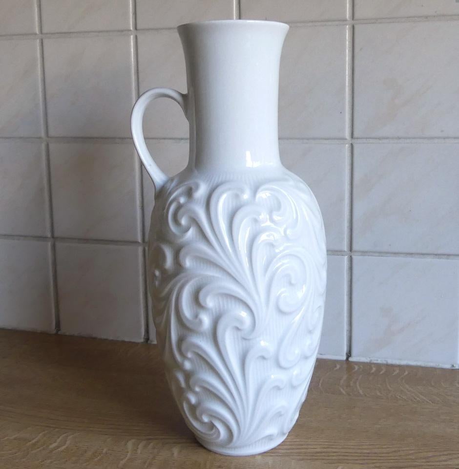 Retsch & Co Wunsiedel vintage vaas wit porselein reliëfdecor, Gebruikt, Wit, Aardewerk of Porselein, Ophalen of Verzenden