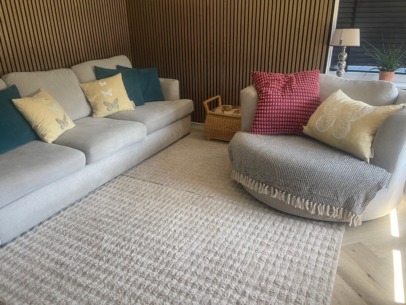 DFS Freya 4 seater sofa en DFS Freya Large Swivel Chair, Ophalen, Gebruikt, Stof