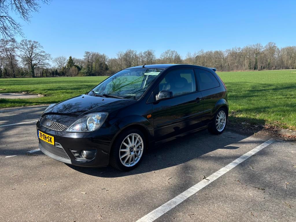 Ford Fiësta Ultimate Edition 2006, Auto's, Voorwielaandrijving, 1596 cc, 15 km/l, 40 €/maand
