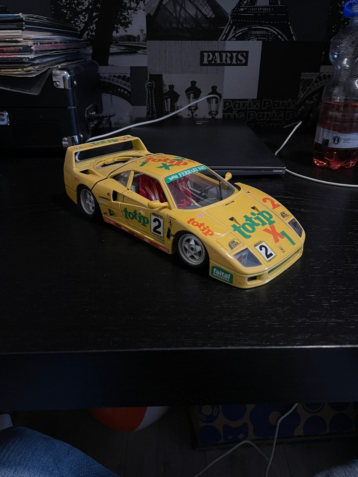 Bburago 1/18 schaalmodel Ferrari F40., Hobby en Vrije tijd, Modelauto's | 1:43, Ophalen of Verzenden, Zo goed als nieuw, Auto