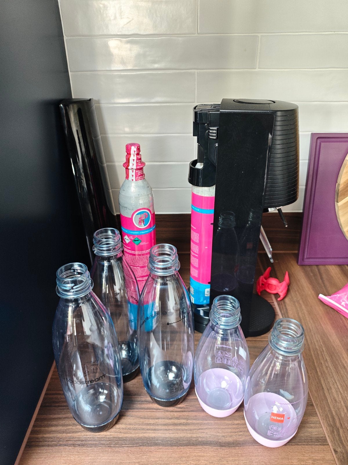 Sodastream met CO2 cilinders en flessen, Ophalen, Zo goed als nieuw