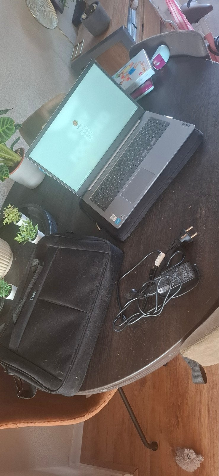 Lenovo Chromebook - Zo goed als nieuw met lader, tas en hoes, Ophalen, 15 inch, Intel, Zo goed als nieuw