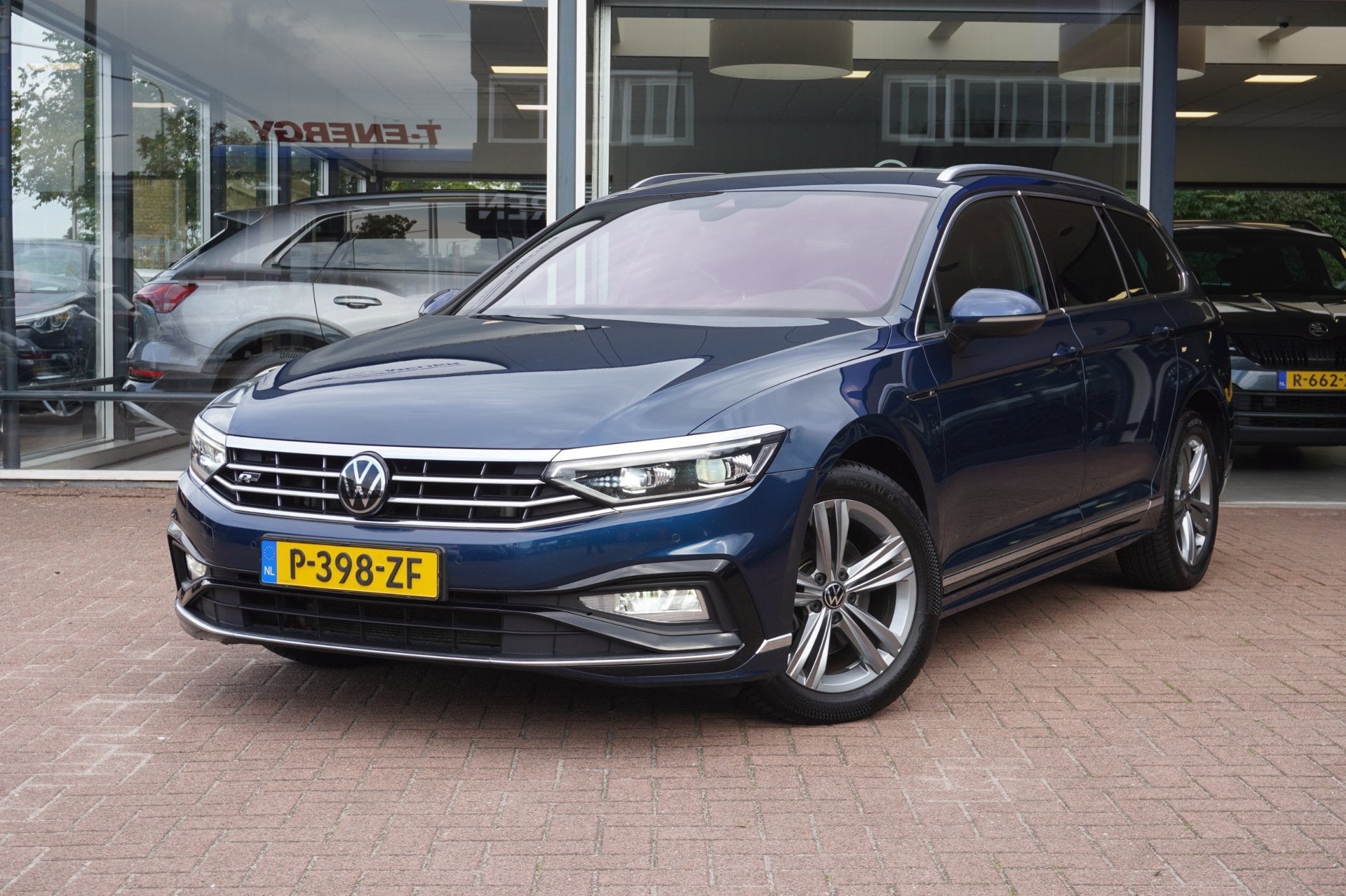 Volkswagen Passat Variant 1.5 TSI R-Line Business + Automaat, Dealer onderhouden, 730 kg, 4 cilinders, 150 pk