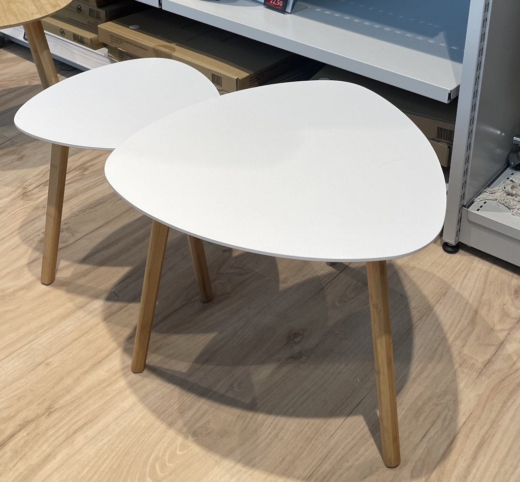 Set van 2 JYSK bijzettafels – wit met houten poten, Ophalen, Gebruikt, 50 tot 100 cm, 50 tot 100 cm