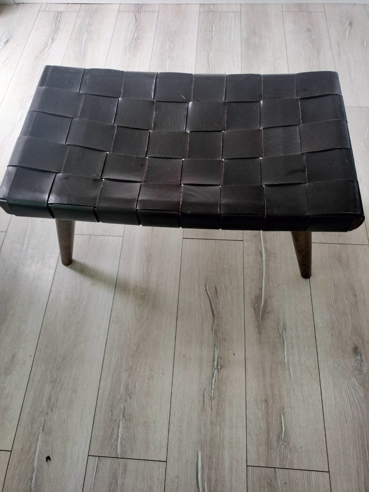 Zwart leren krukje – echt leer, houten poten  luxe kwaliteit, Ophalen, Gebruikt, Modern, Scandinavisch, Zwart