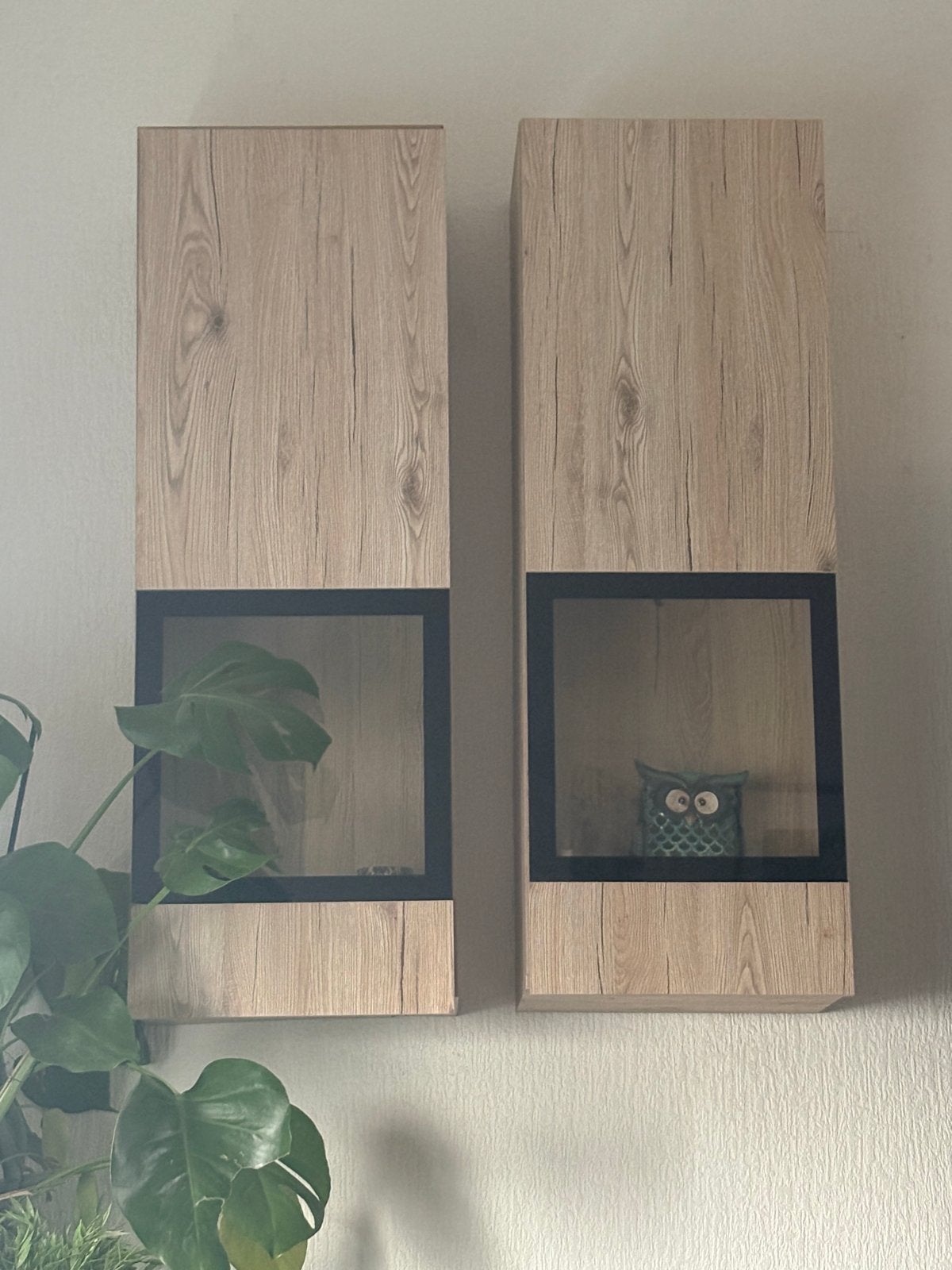Twee hangkastjes met glas in de deur - kleine beschadiging, Huis en Inrichting, Kasten | Overige, Ophalen, Gebruikt