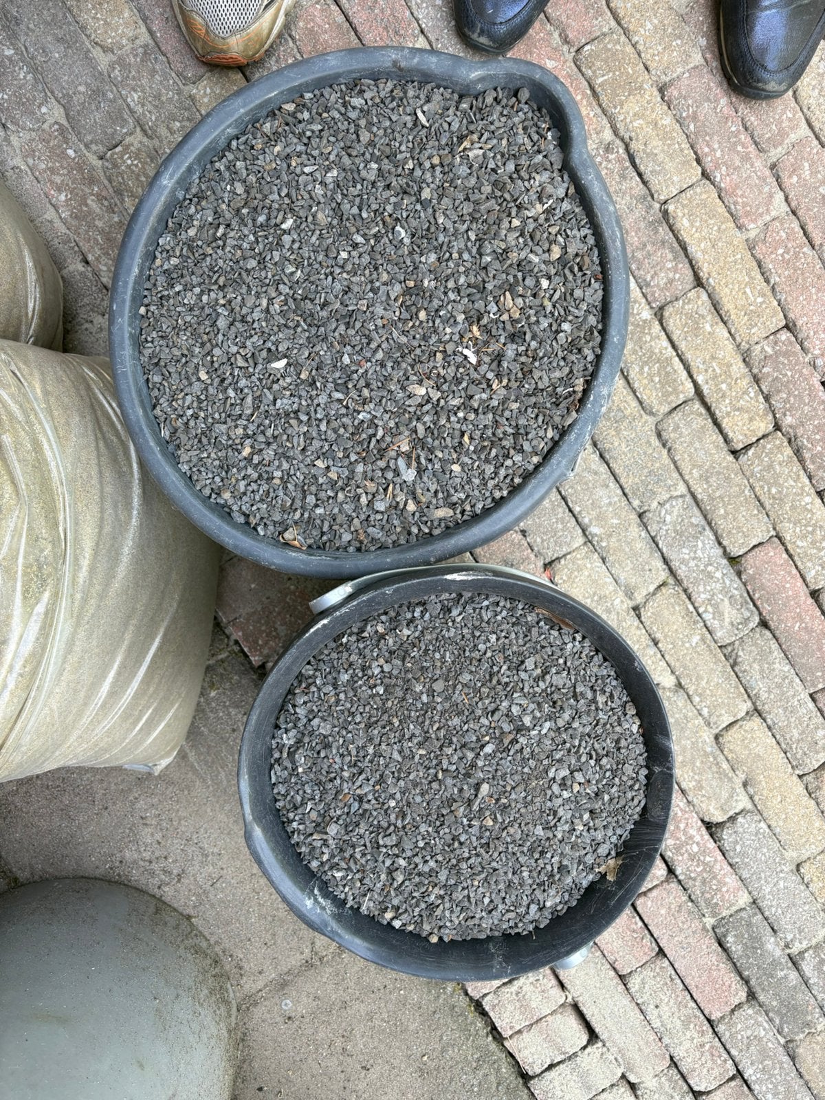 Zwart grit 2 emmers vol, Tuin en Terras, Ophalen, Zo goed als nieuw
