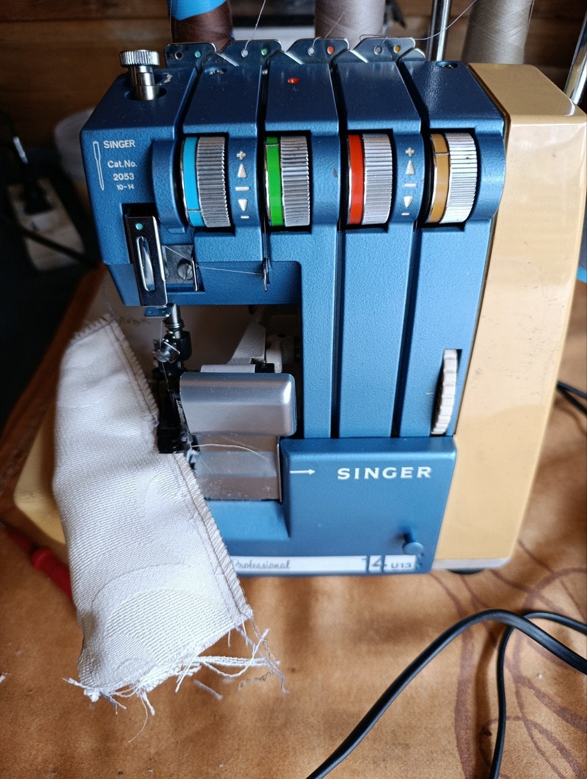 Singer Professional 14U13 Lockmachine, Hobby en Vrije tijd, Ophalen of Verzenden, Lockmachine, Singer