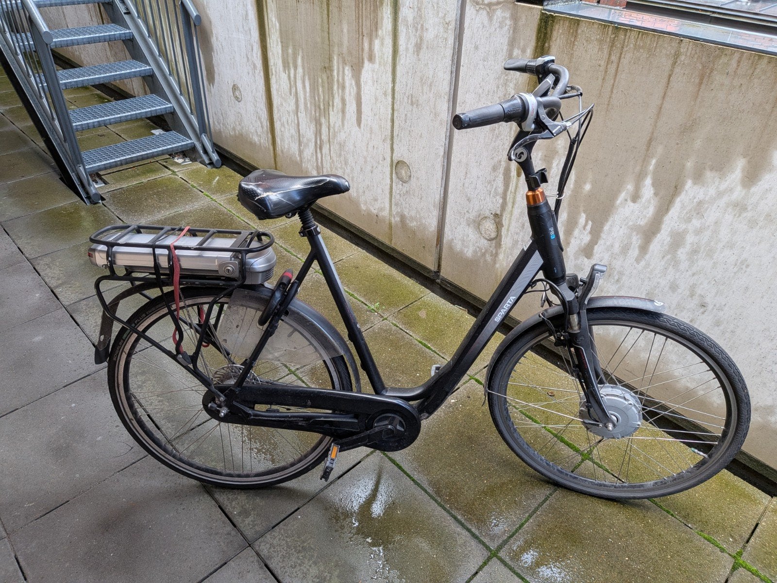 Sparta elektrische damesfiets – accu defect – incl. oplader, Fietsen en Brommers, Ophalen, Minder dan 30 km per accu, Sparta, Gebruikt