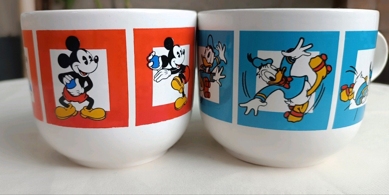 Set van 2 Vintage Disney XL Mokken / Soepkoppen – Mickey &, Ophalen of Verzenden, Mickey Mouse, Zo goed als nieuw, Servies